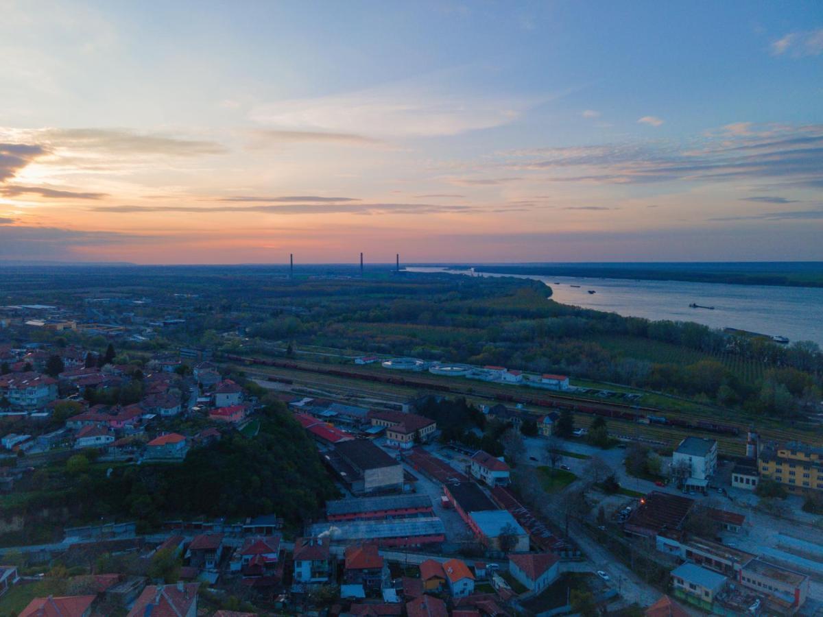 Пансион - Димитър Хадживасилев 斯维什托夫 外观 照片